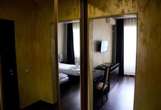 Отель Hotel Kokshebel Боровое Двухместный номер Делюкс с 2 отдельными кроватями-5